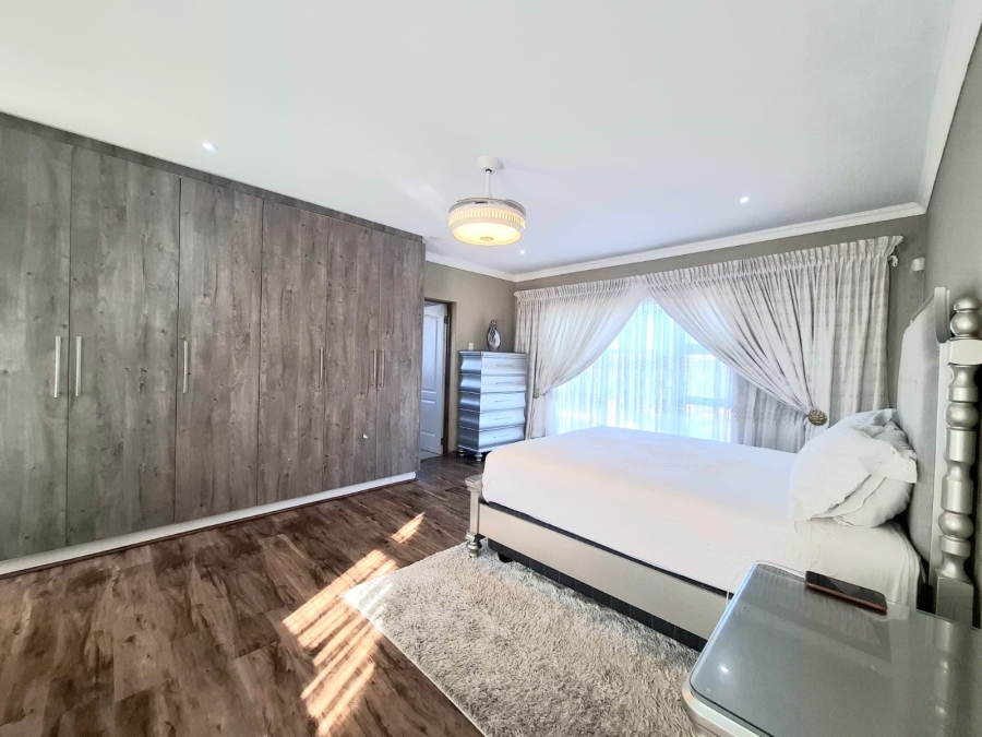 5 Bedroom Property for Sale in Nahoon Valley Park Eastern Cape